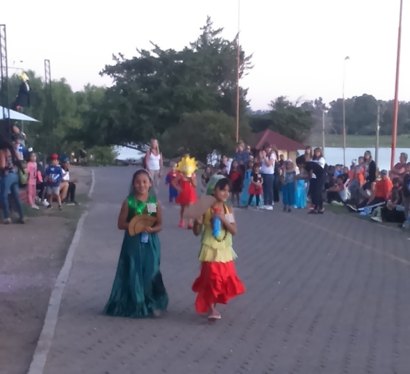 La magia del Carnaval trajo alegría a la Laguna de Puan