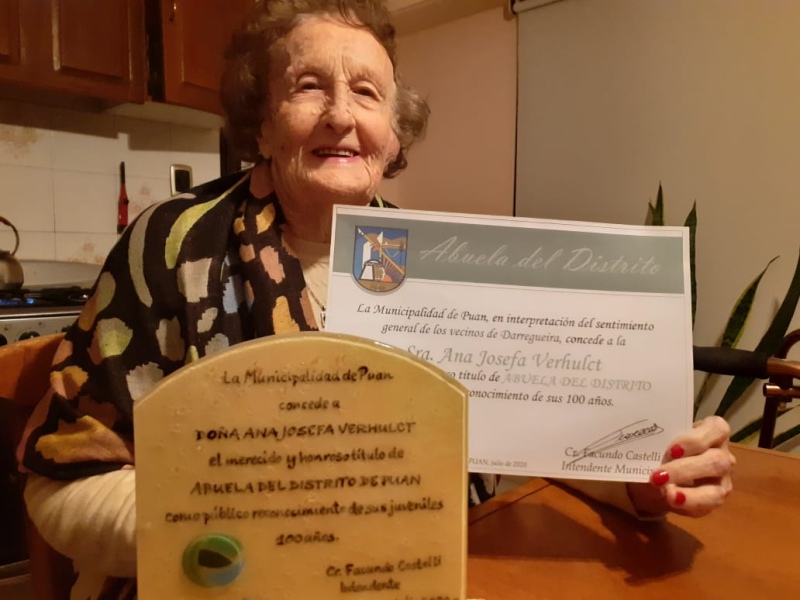 Ana Josefa Verhulct fue reconocida como “Abuela del Distrito de Puan”