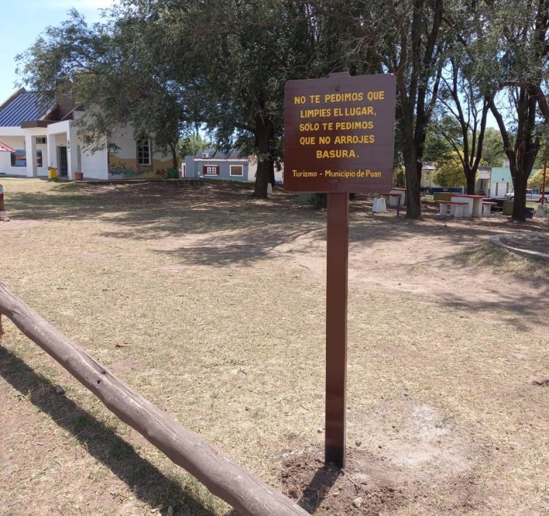Laguna de Puan: Colocan carteles de "no arrojar basura"