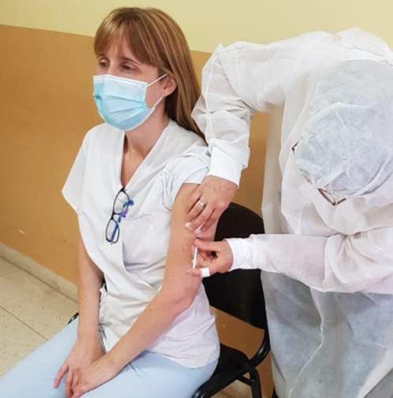 Continúa la vacunación del personal de Salud