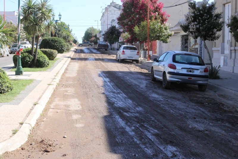 Limpieza en la obra de cloacas: Solicitan evitar la circulación y estacionamiento en las calles afectadas