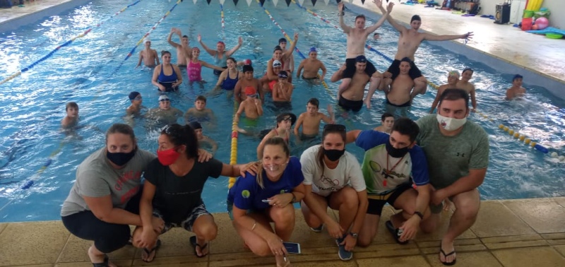 Natación en Darregueira: Niños y adolescentes participaron de una competencia recreativa