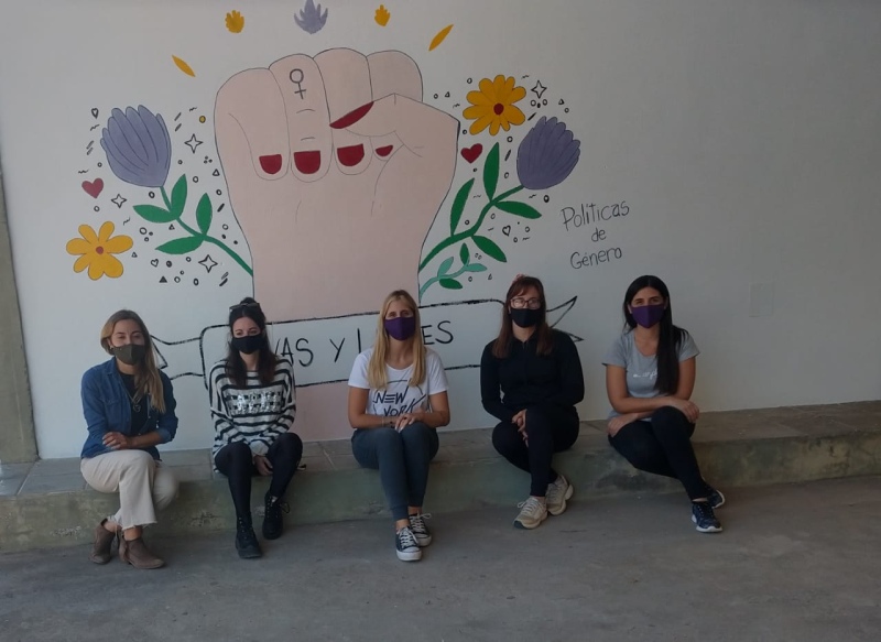 Villa Iris: Pintaron un mural por el Día Internacional de la Mujer