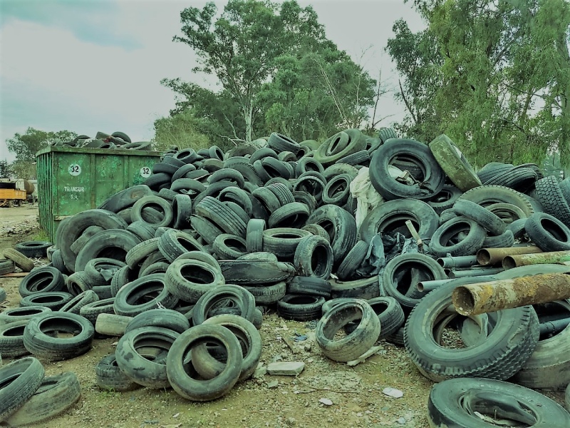 Ambiente: Firman acuerdo con una empresa que recicla neumáticos fuera de uso