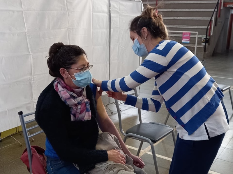 Vacunación itinerante: Noventa personas recibieron su primera dosis en Villa Iris