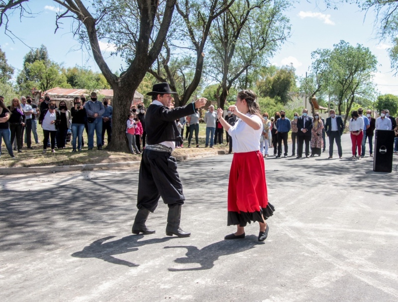 Bordenave celebró su aniversario con nuevo asfalto, asado criollo y actividades culturales