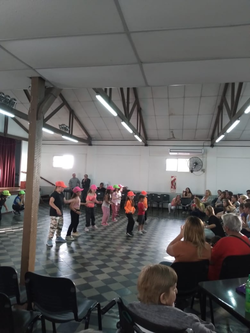 Bordenave: Se realizó un show de danzas en la Sociedad Española