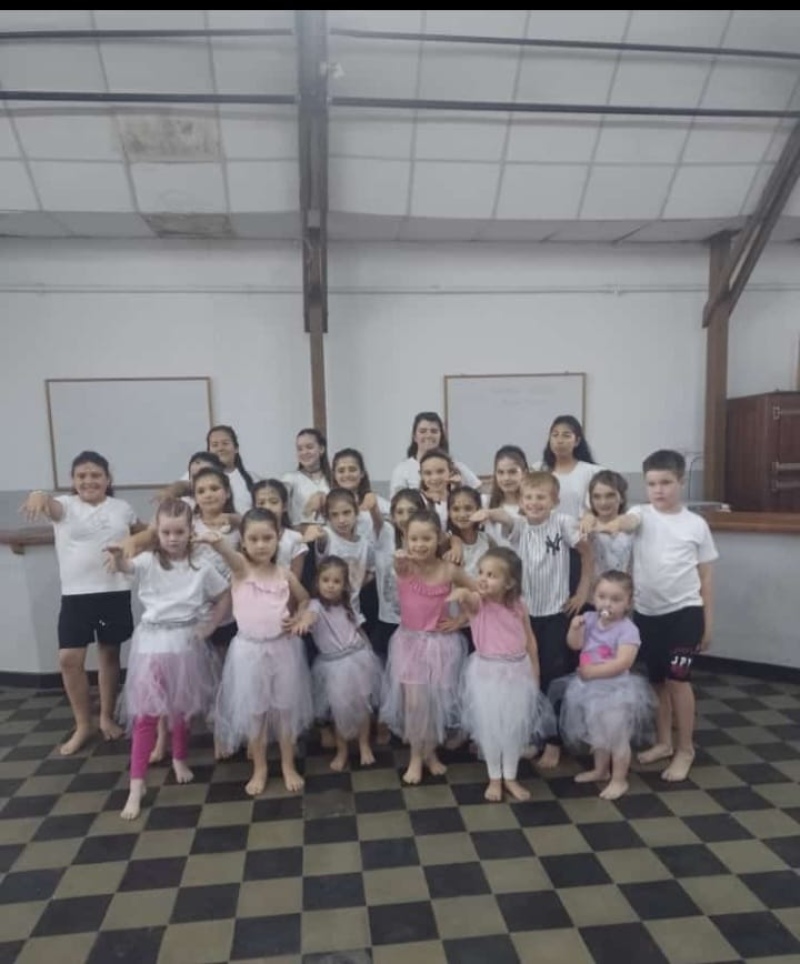 Bordenave: Se realizó un show de danzas en la Sociedad Española