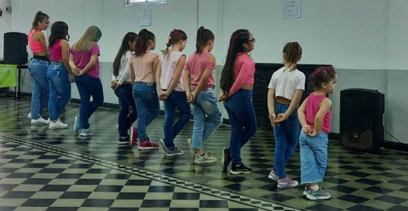 Bordenave celebró el Día de la Danza con un concurrido encuentro
